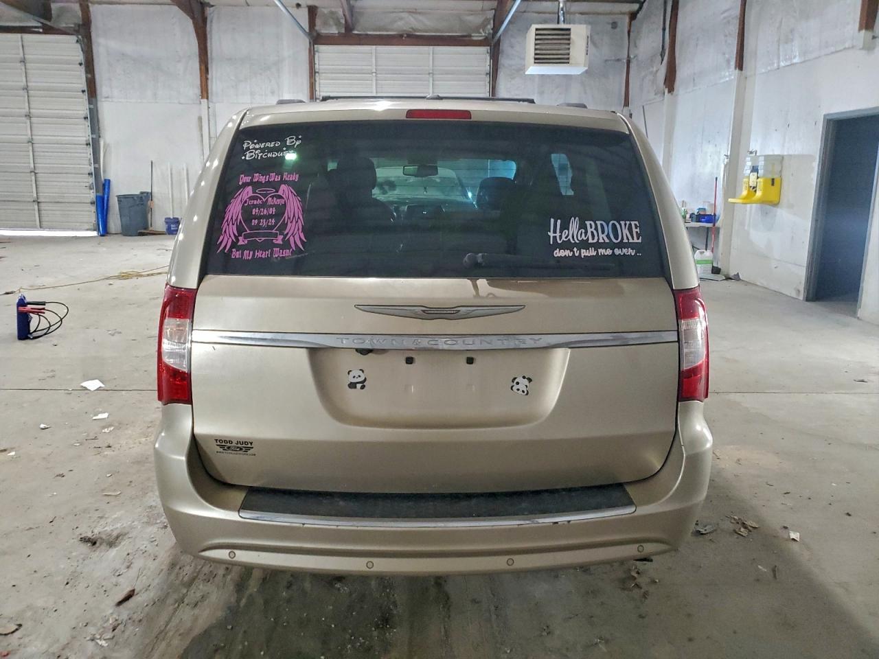 CHRYSLER TOWN & COUNTRY TOURING L