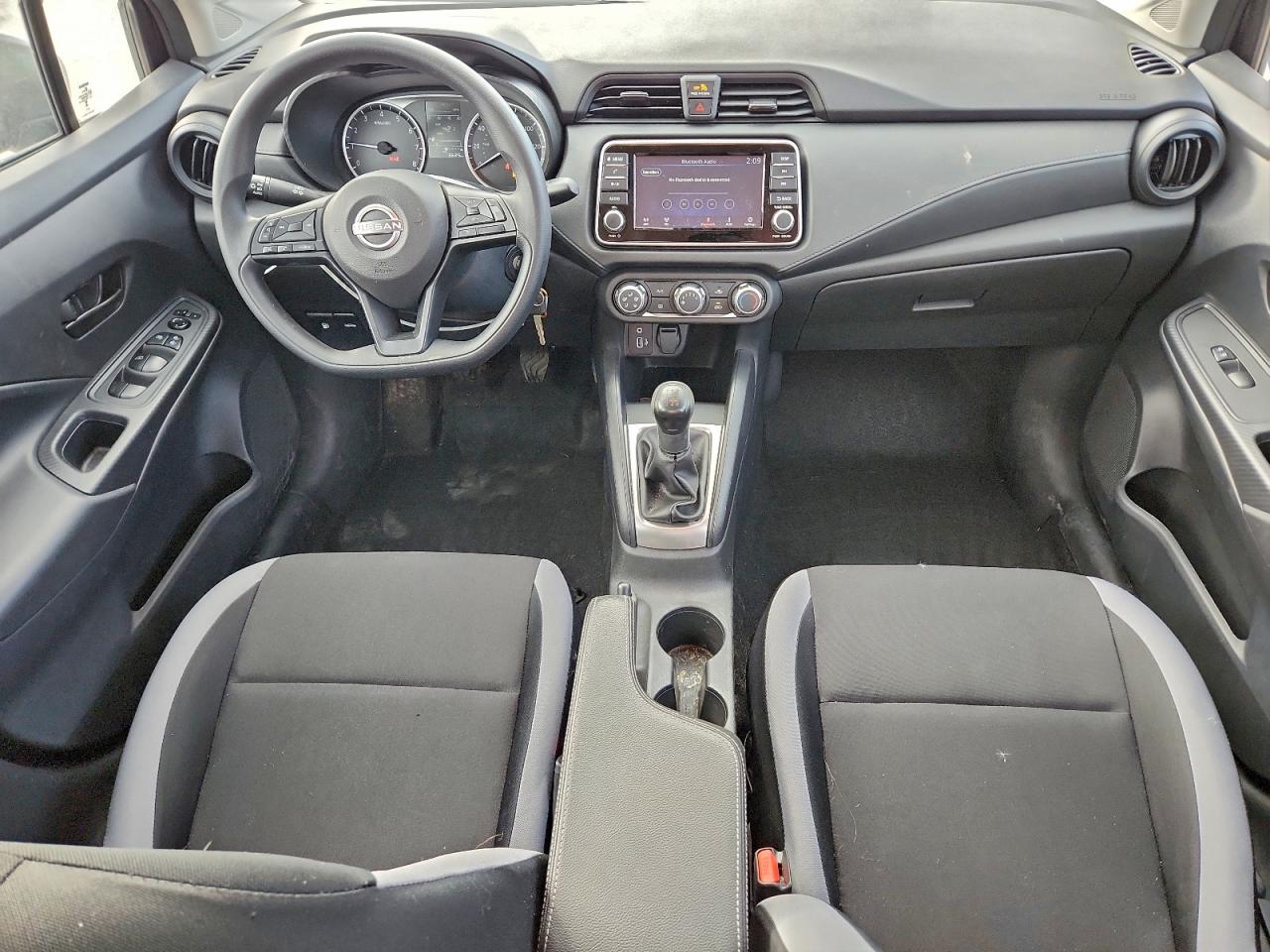 NISSAN VERSA S