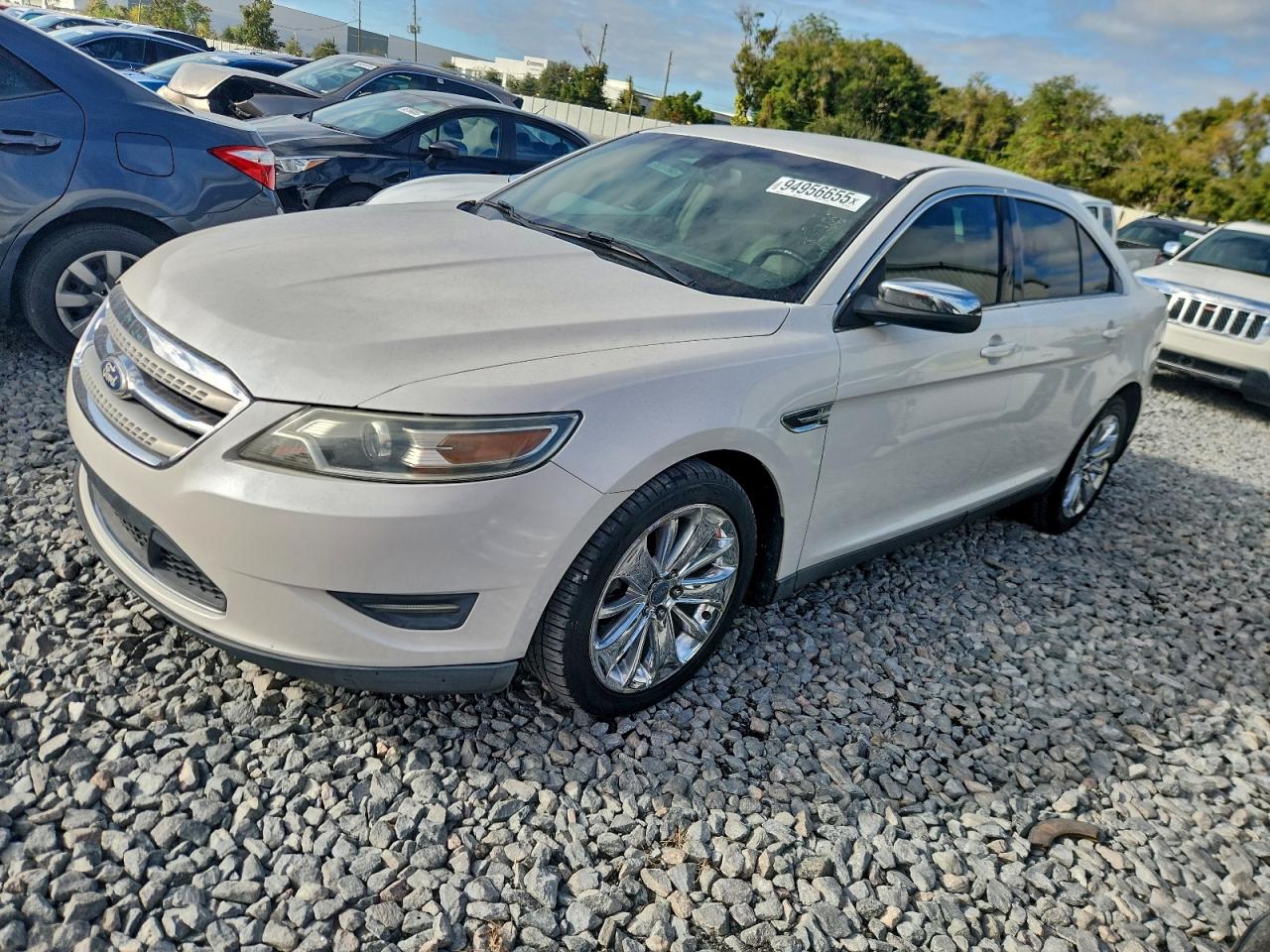 Lot #3304603475 2011 FORD TAURUS LIM