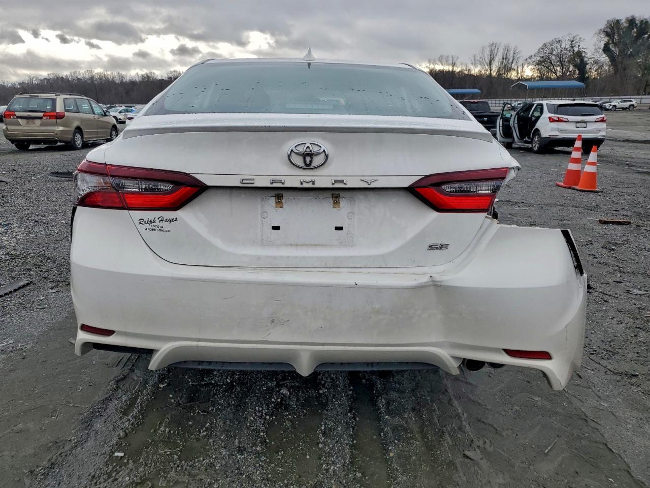 TOYOTA CAMRY SE
