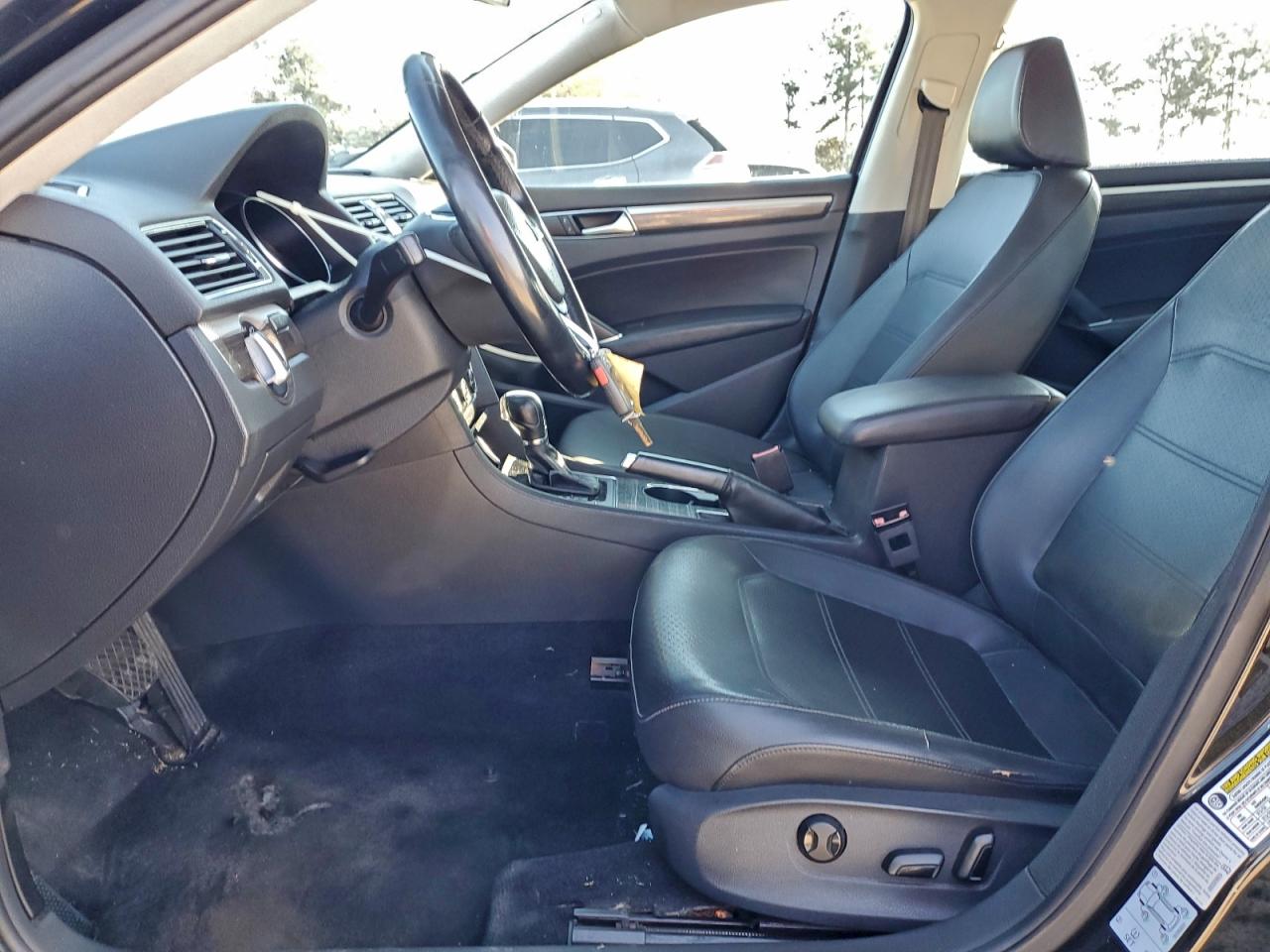 VOLKSWAGEN PASSAT SE