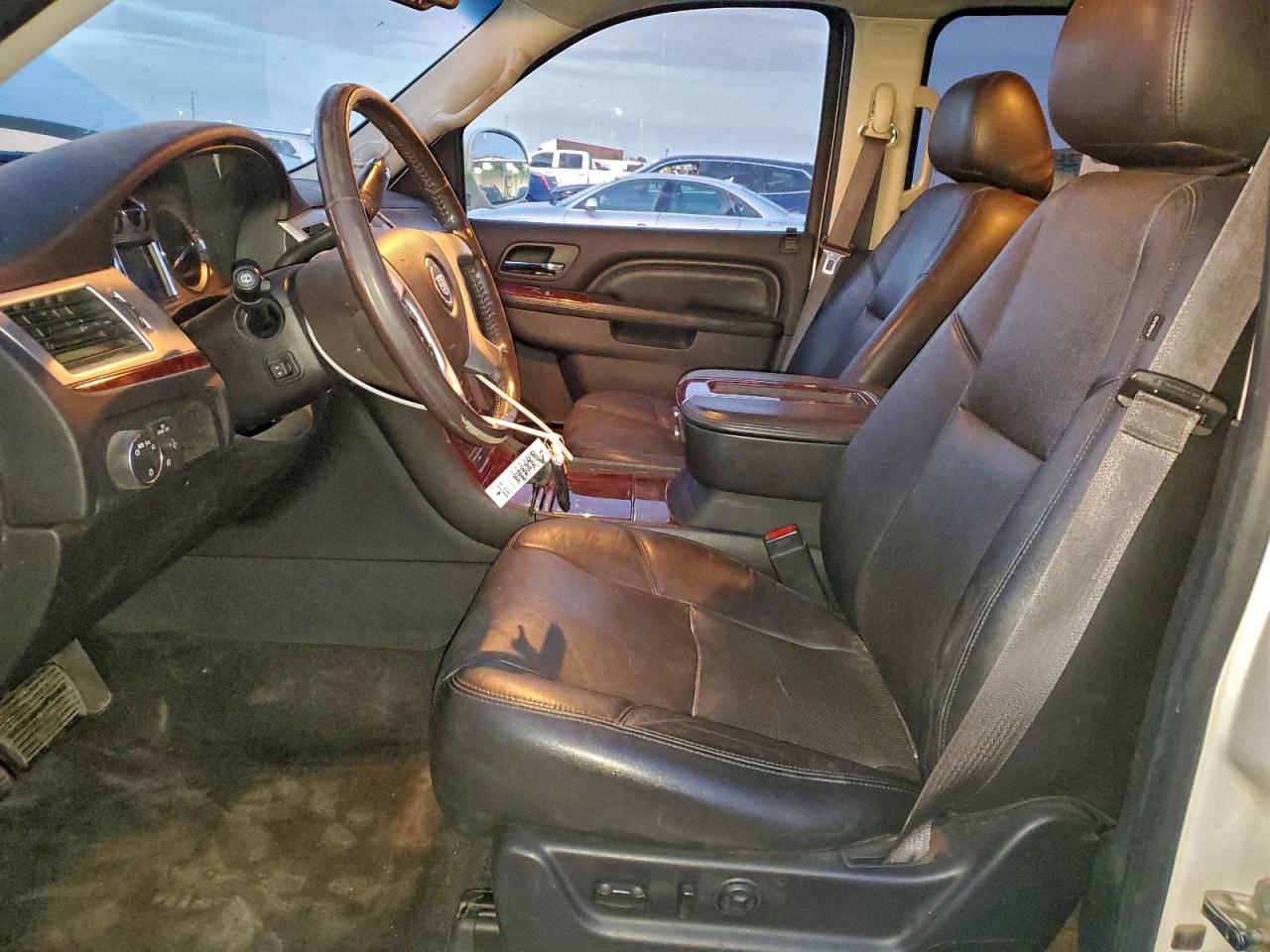 CADILLAC ESCALADE ESV LUXURY