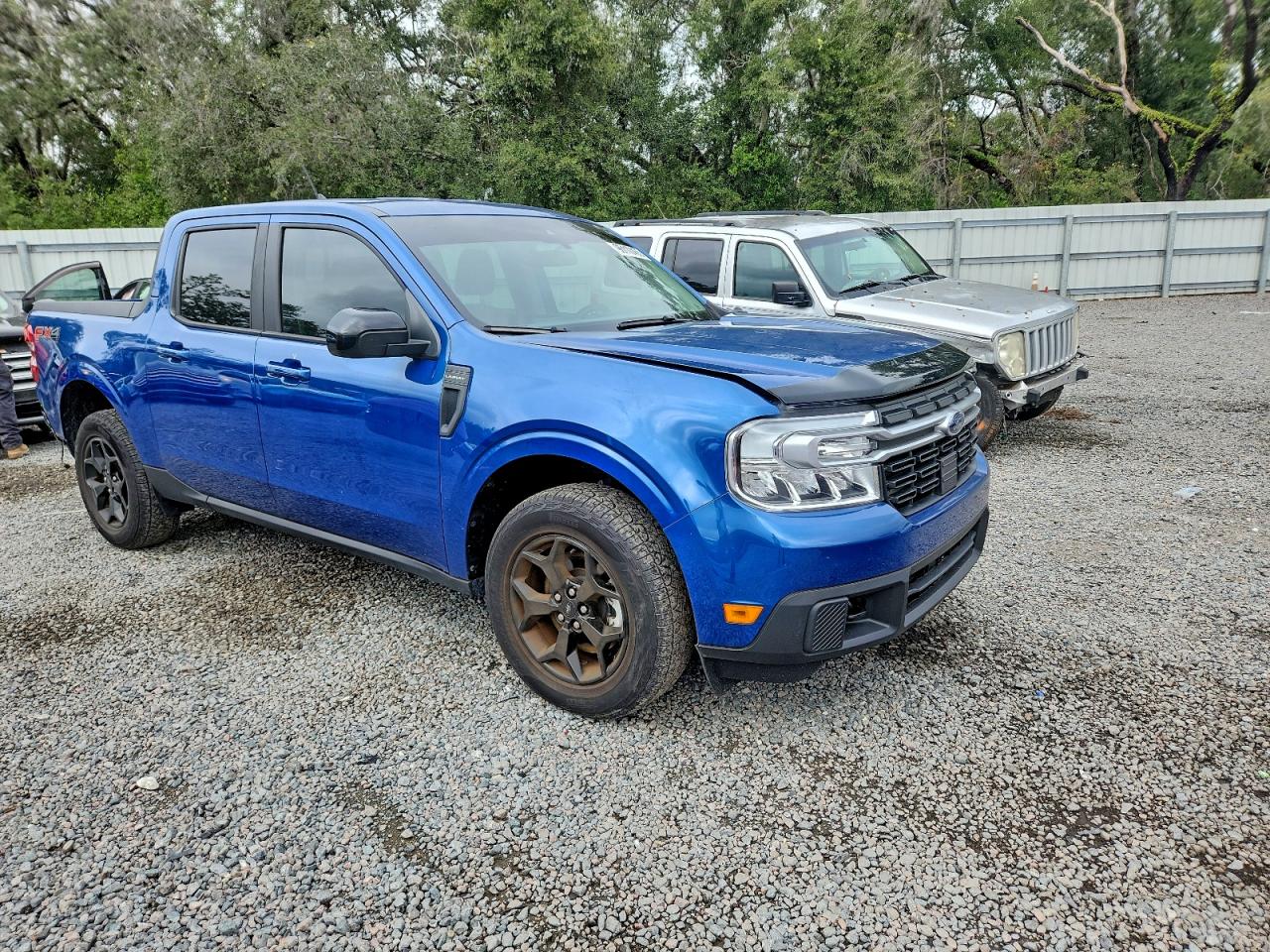 FORD MAVERICK LARIAT