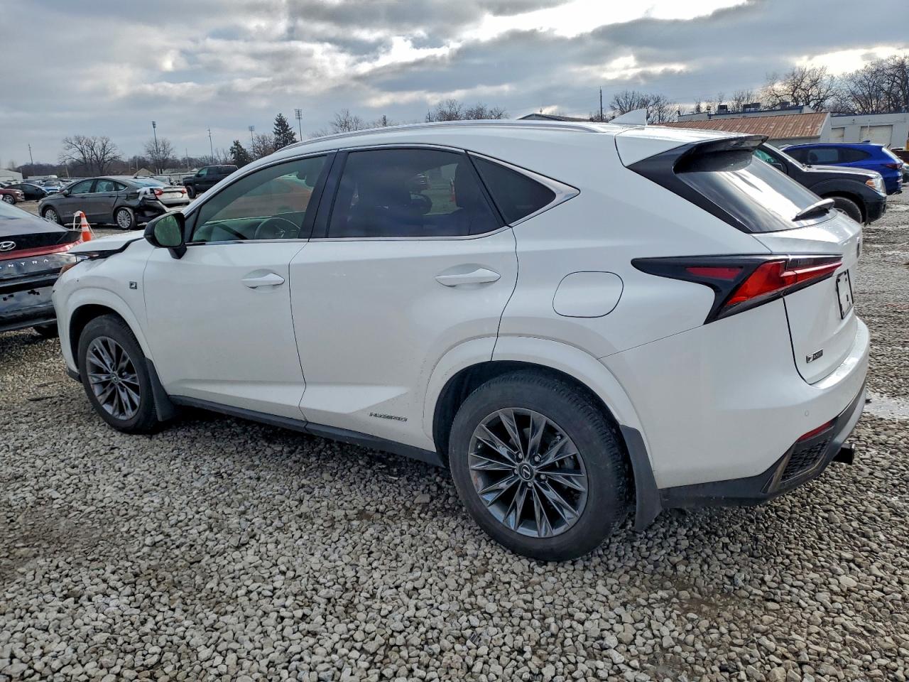 LEXUS NX 300H BASE
