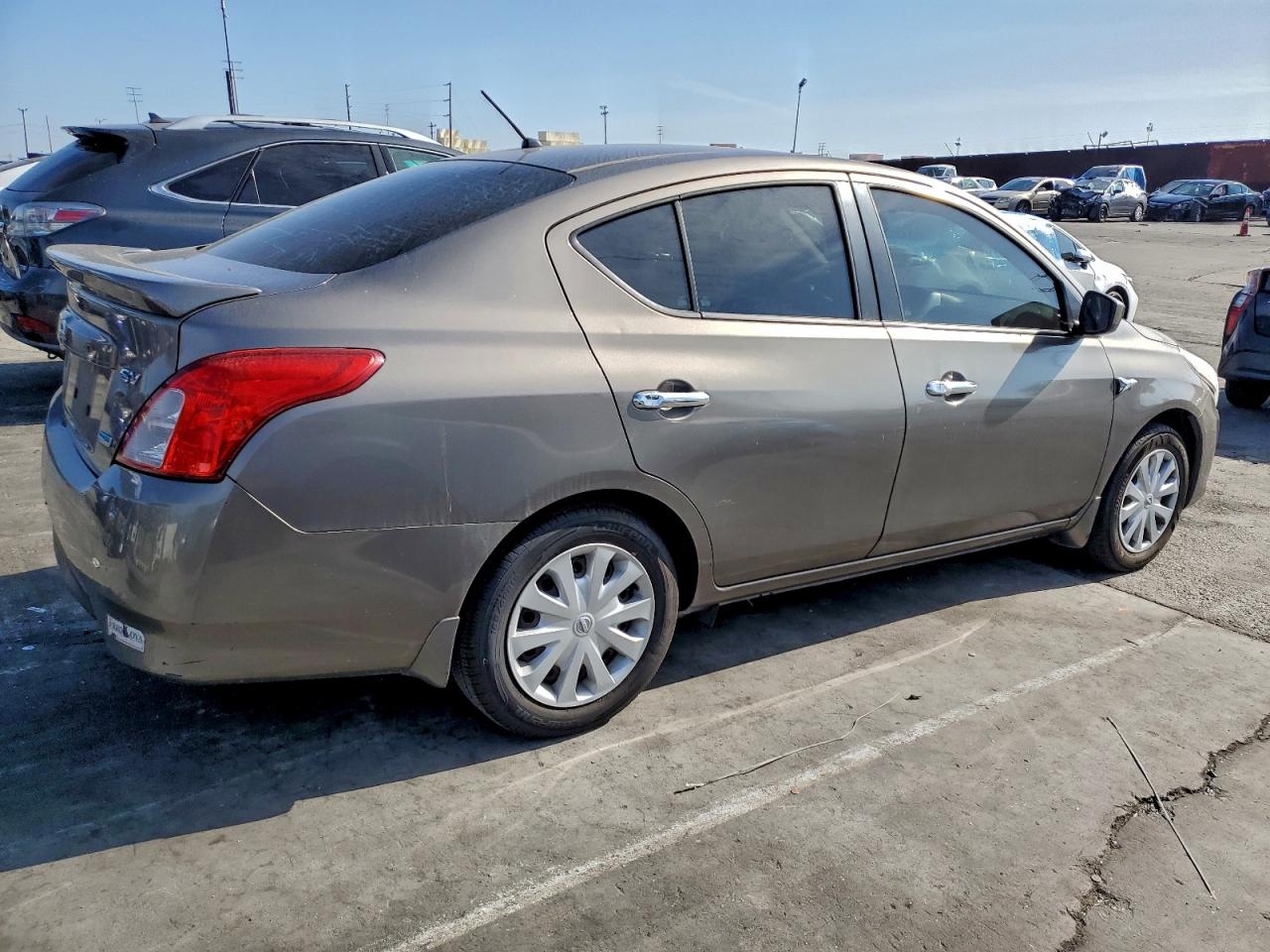 NISSAN VERSA S