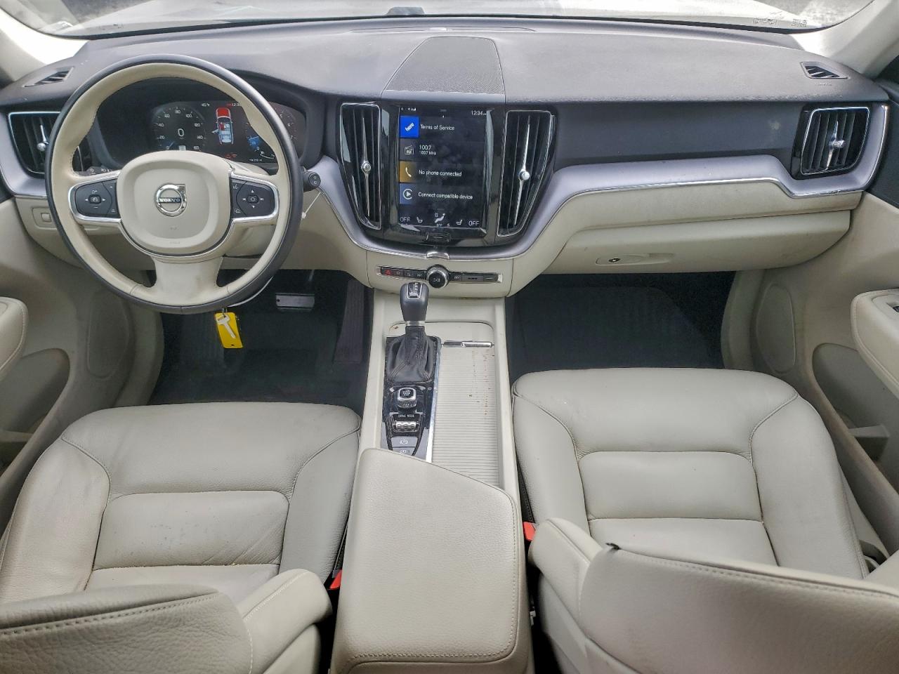 VOLVO XC60 T5 MOMENTUM