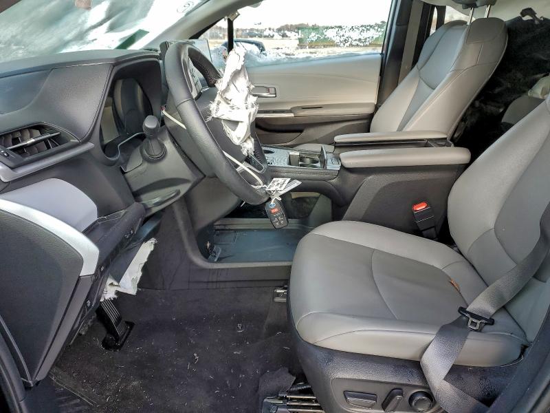 2025 TOYOTA SIENNA XLE #3312454655