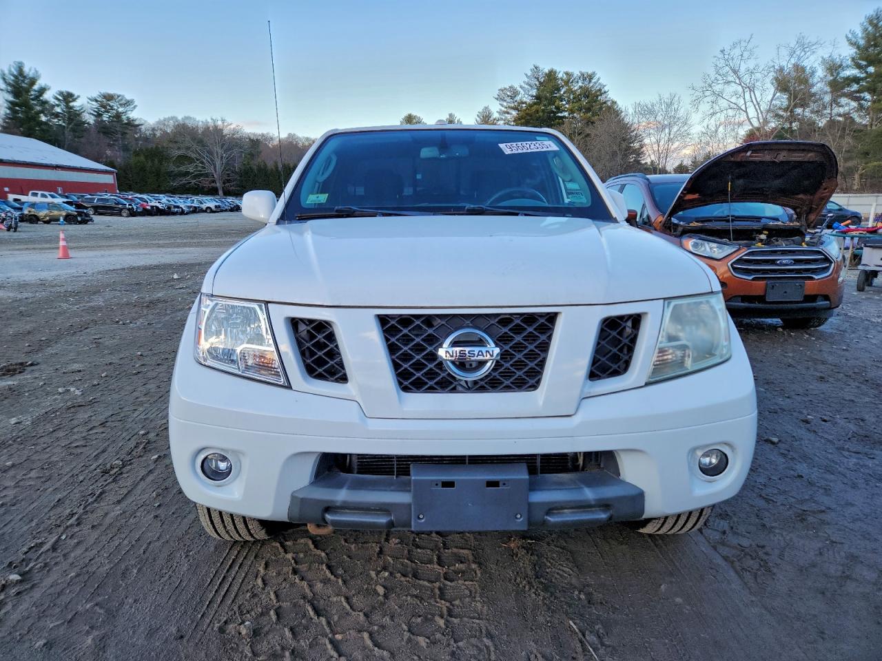 NISSAN FRONTIER SV