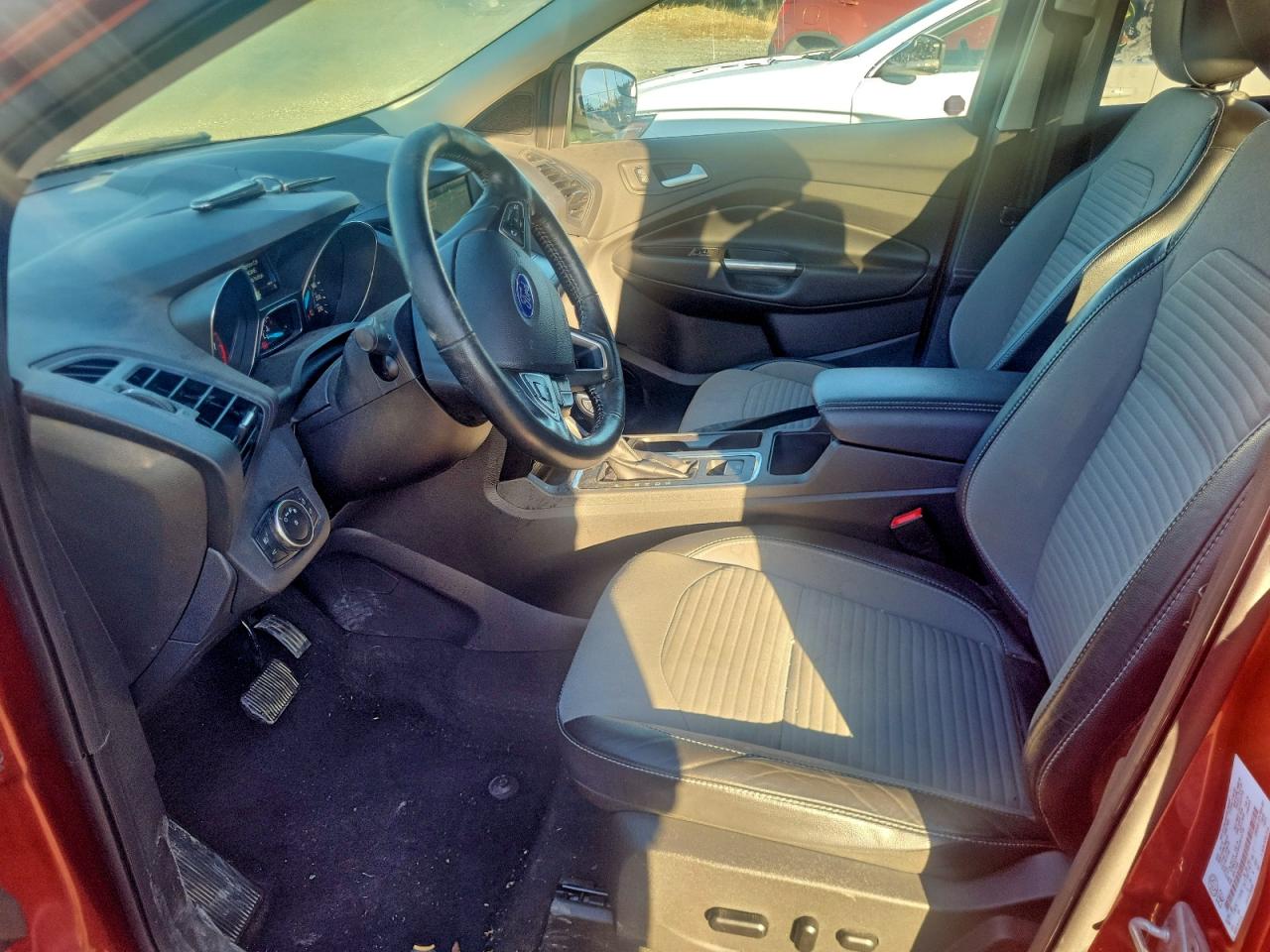 FORD ESCAPE SE