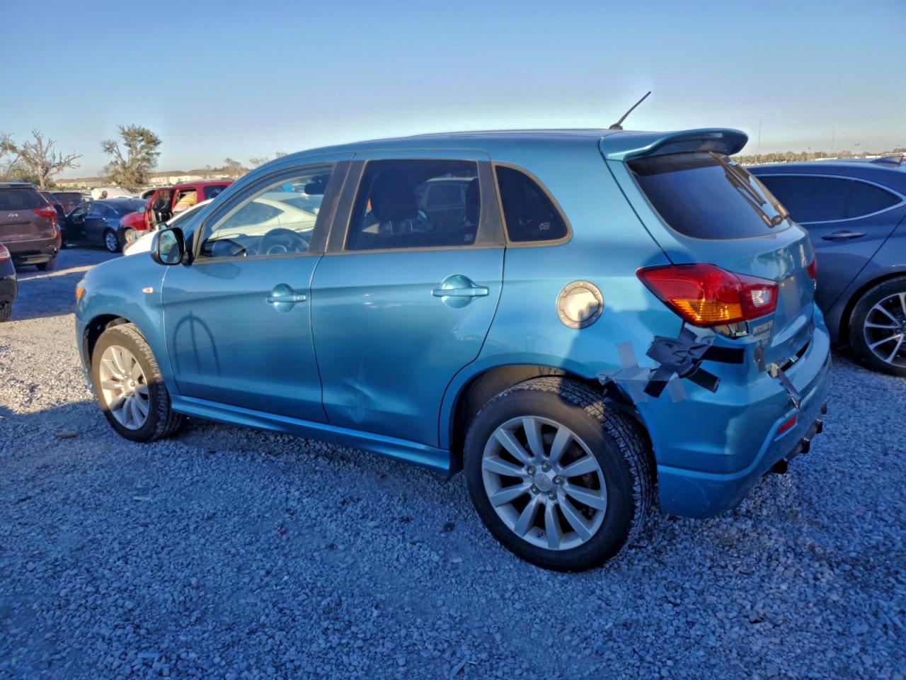 MITSUBISHI OUTLANDER SE