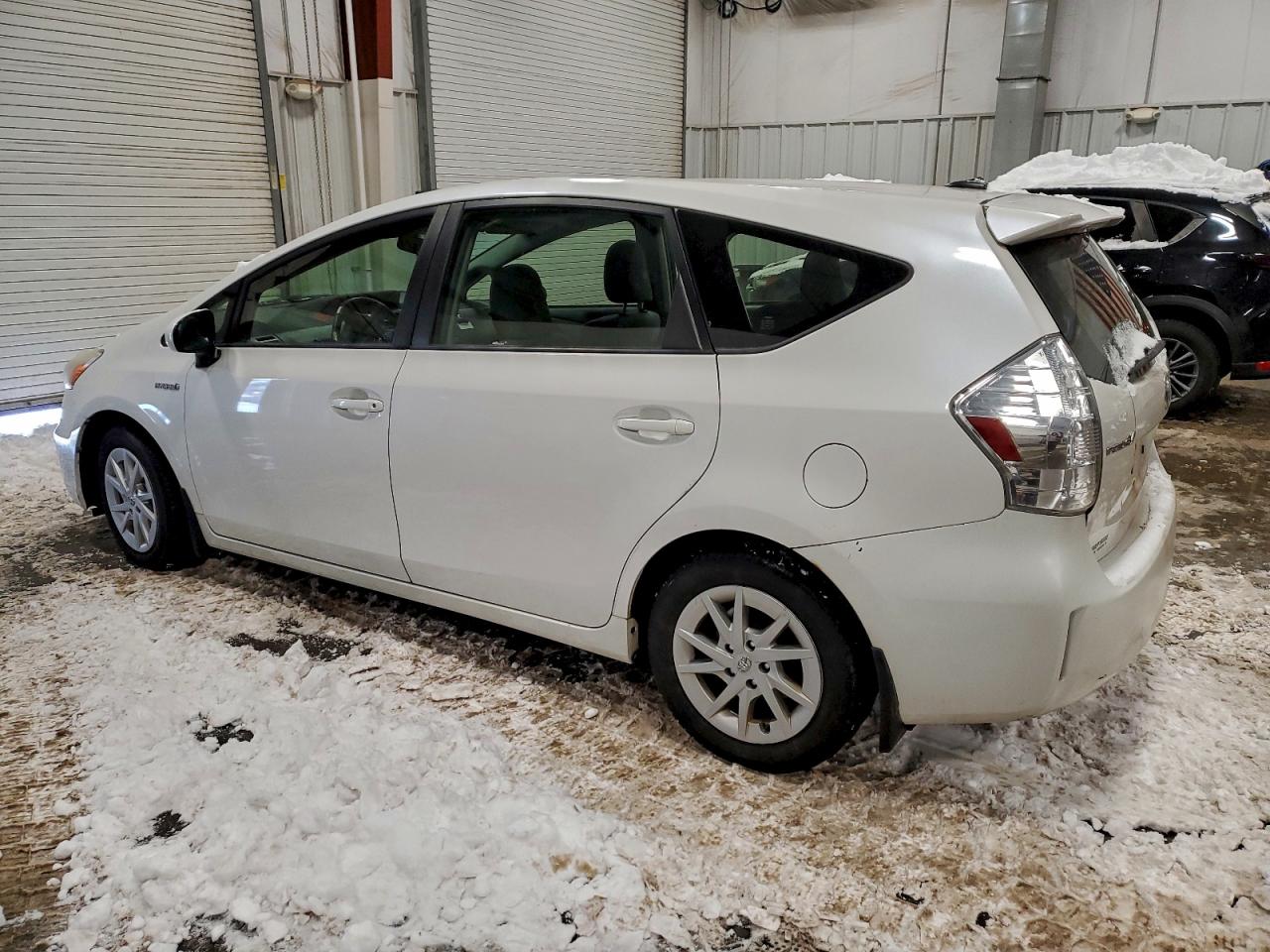 TOYOTA PRIUS V