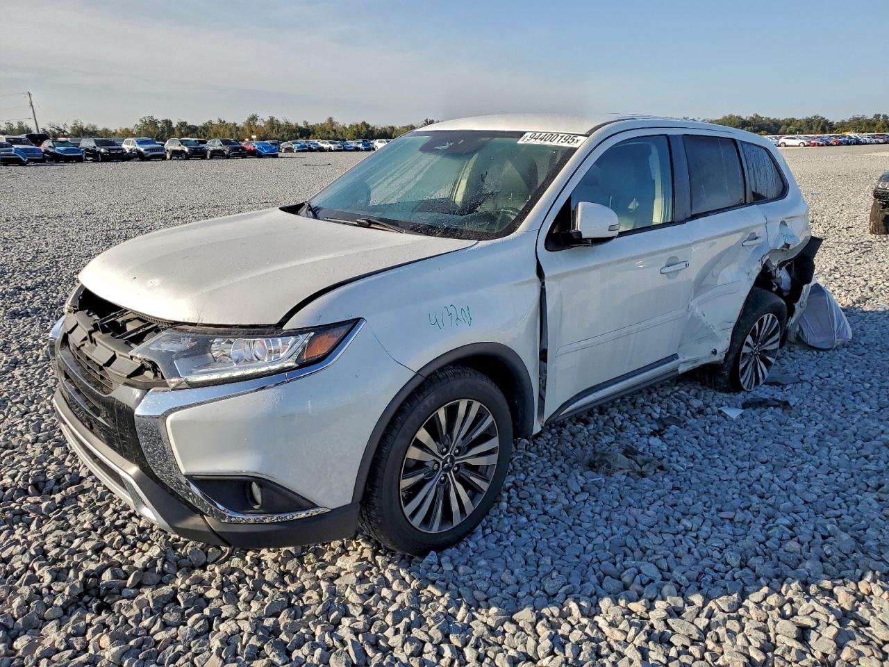 MITSUBISHI OUTLANDER SE