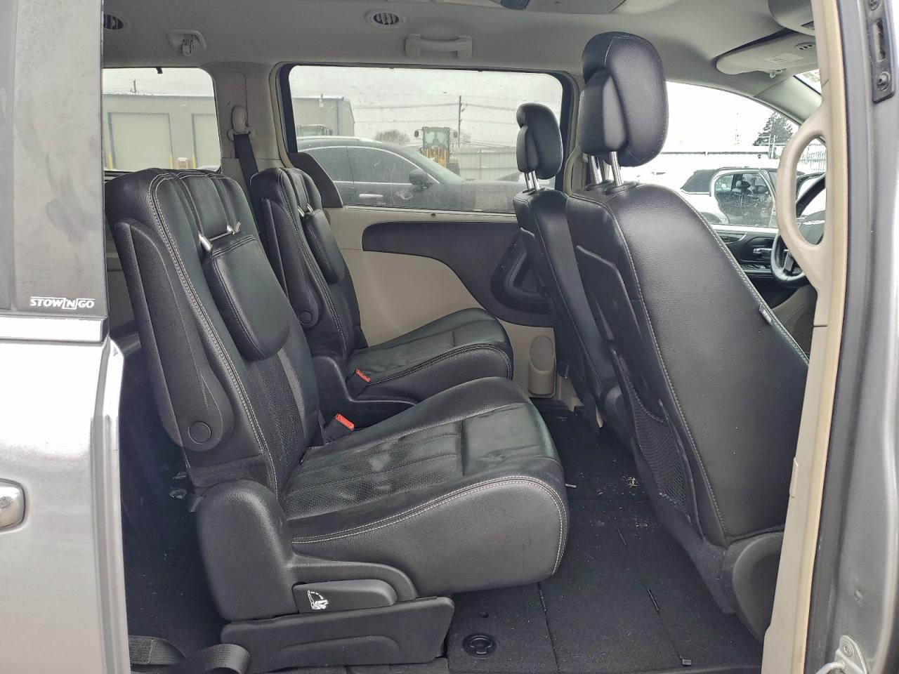 CHRYSLER TOWN & COUNTRY TOURING L