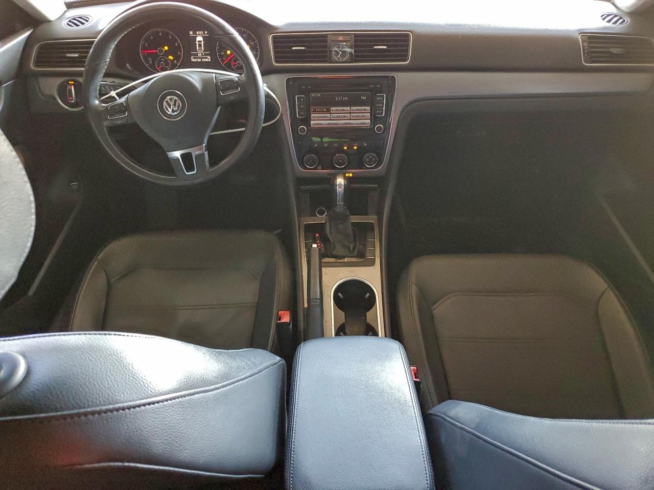 VOLKSWAGEN PASSAT SE