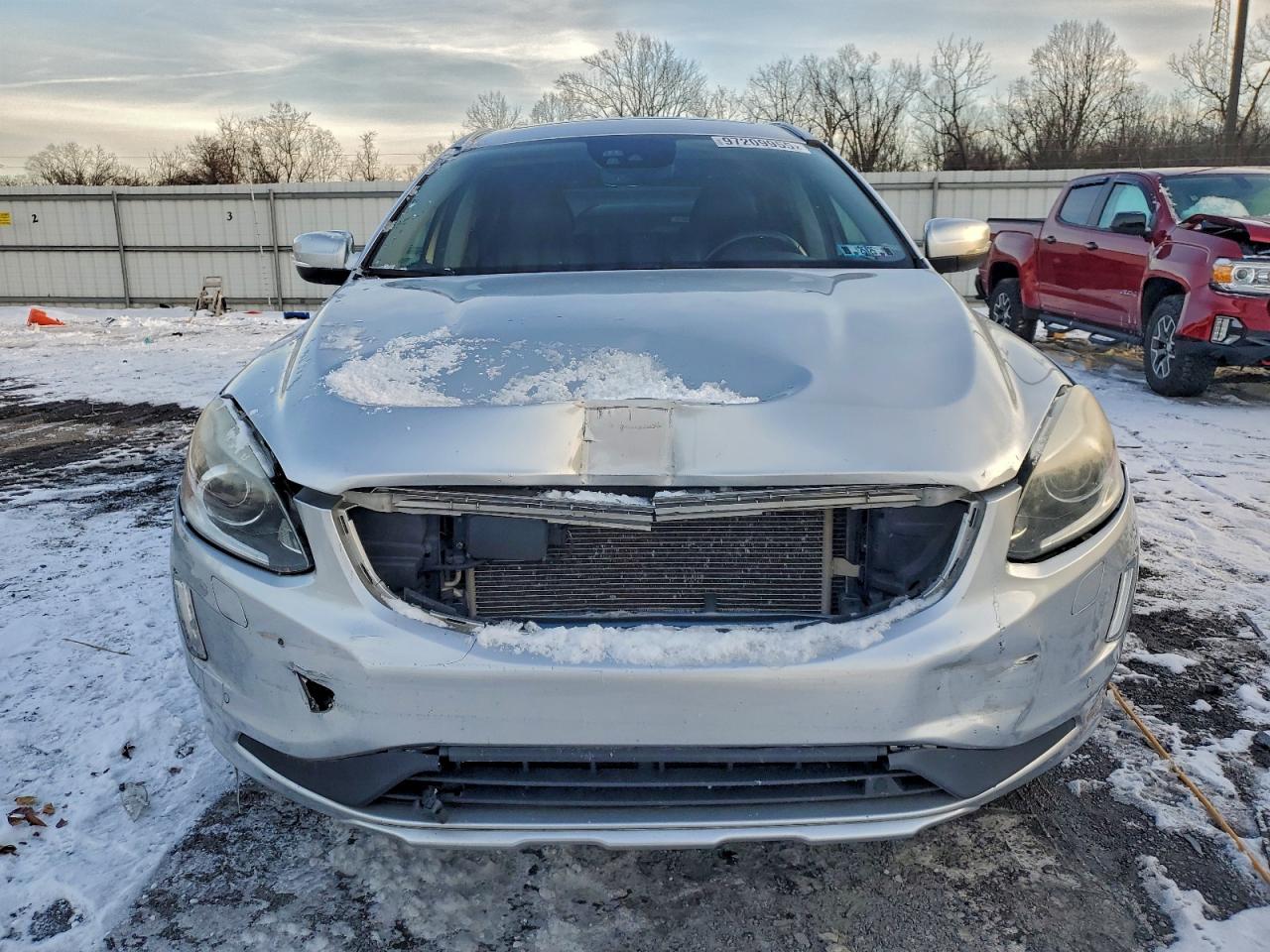 Lot #3317778072 2015 VOLVO XC60 T6 PL