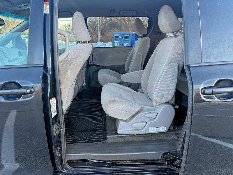 2017 TOYOTA SIENNA LE #3316737457