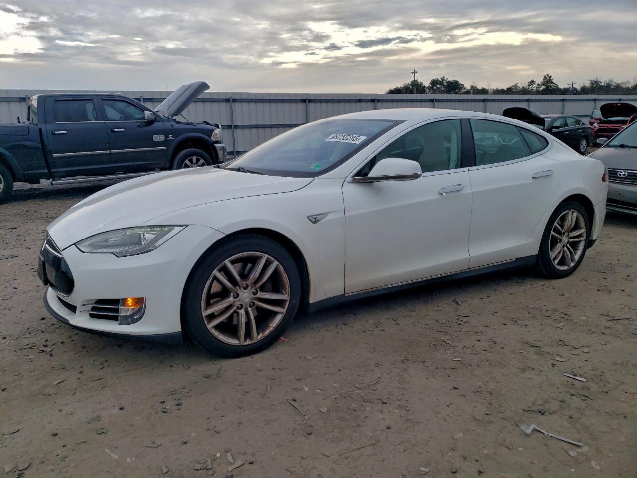 TESLA MODEL S