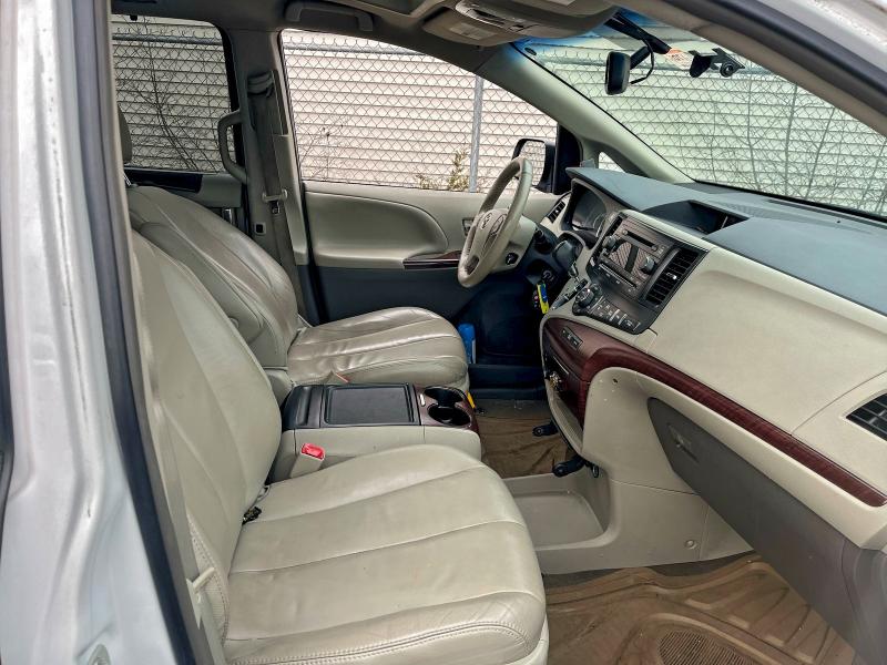 2014 TOYOTA SIENNA XLE #3304853537