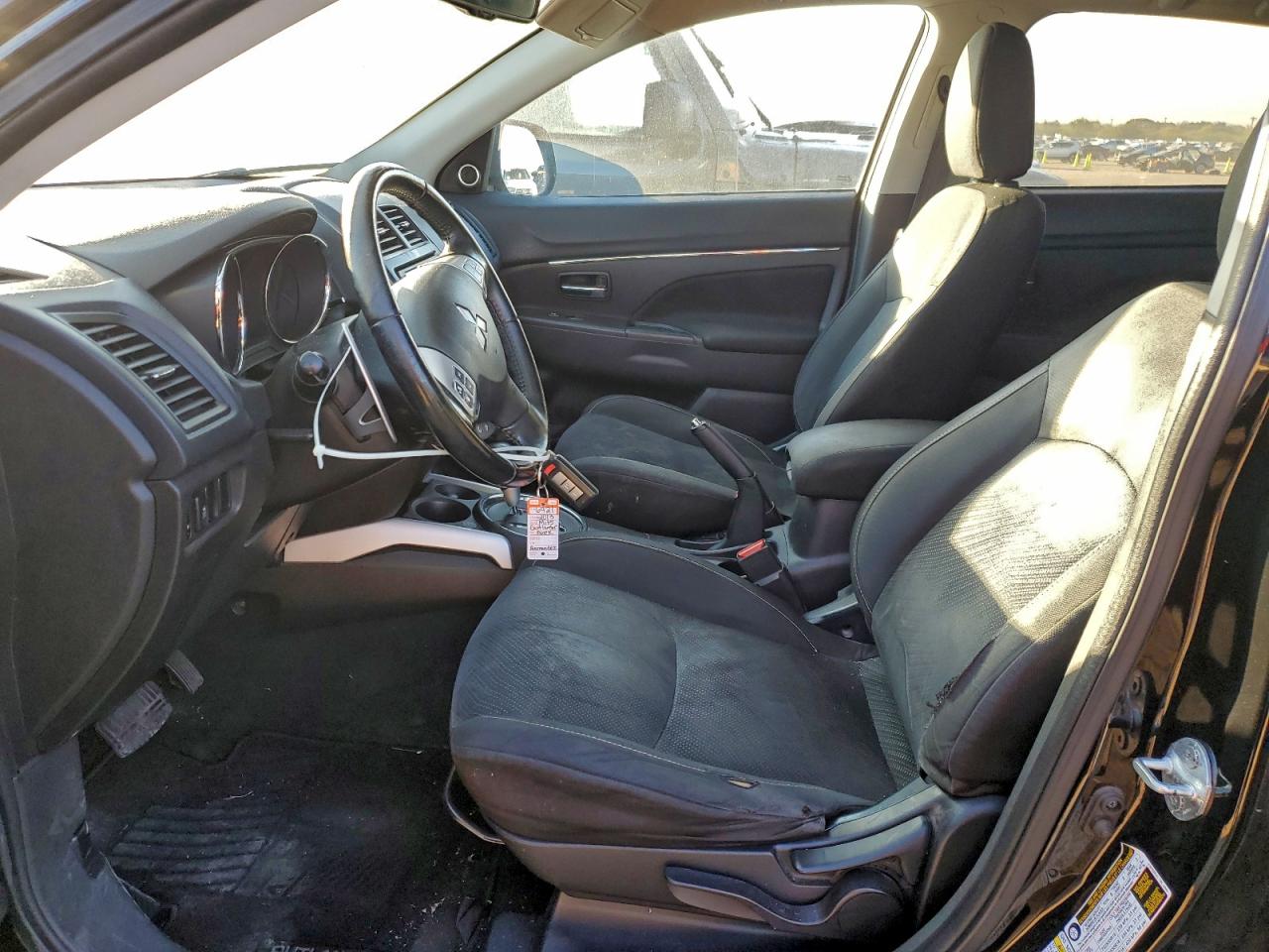 MITSUBISHI OUTLANDER SE