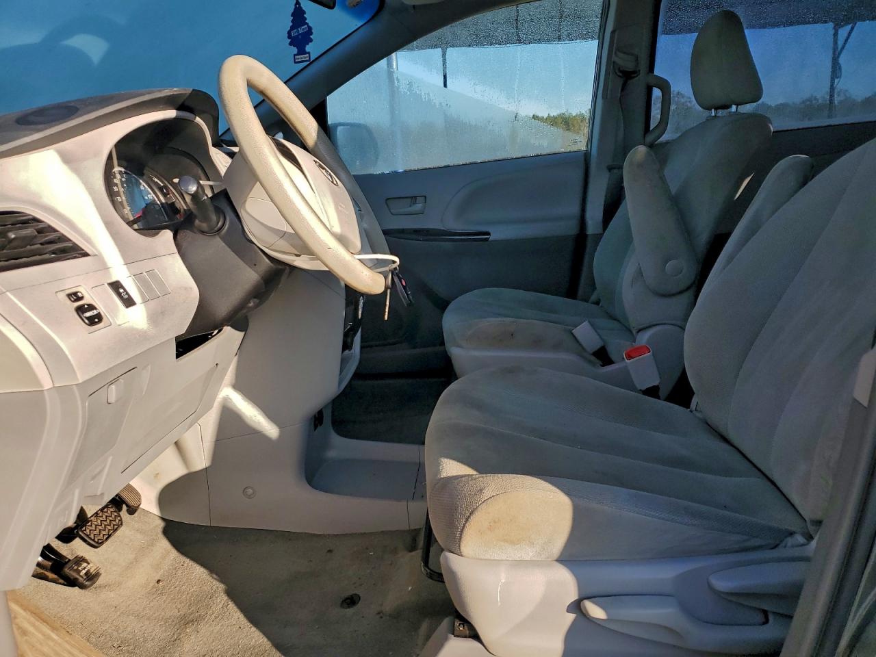 Lot #3315989102 2014 TOYOTA SIENNA