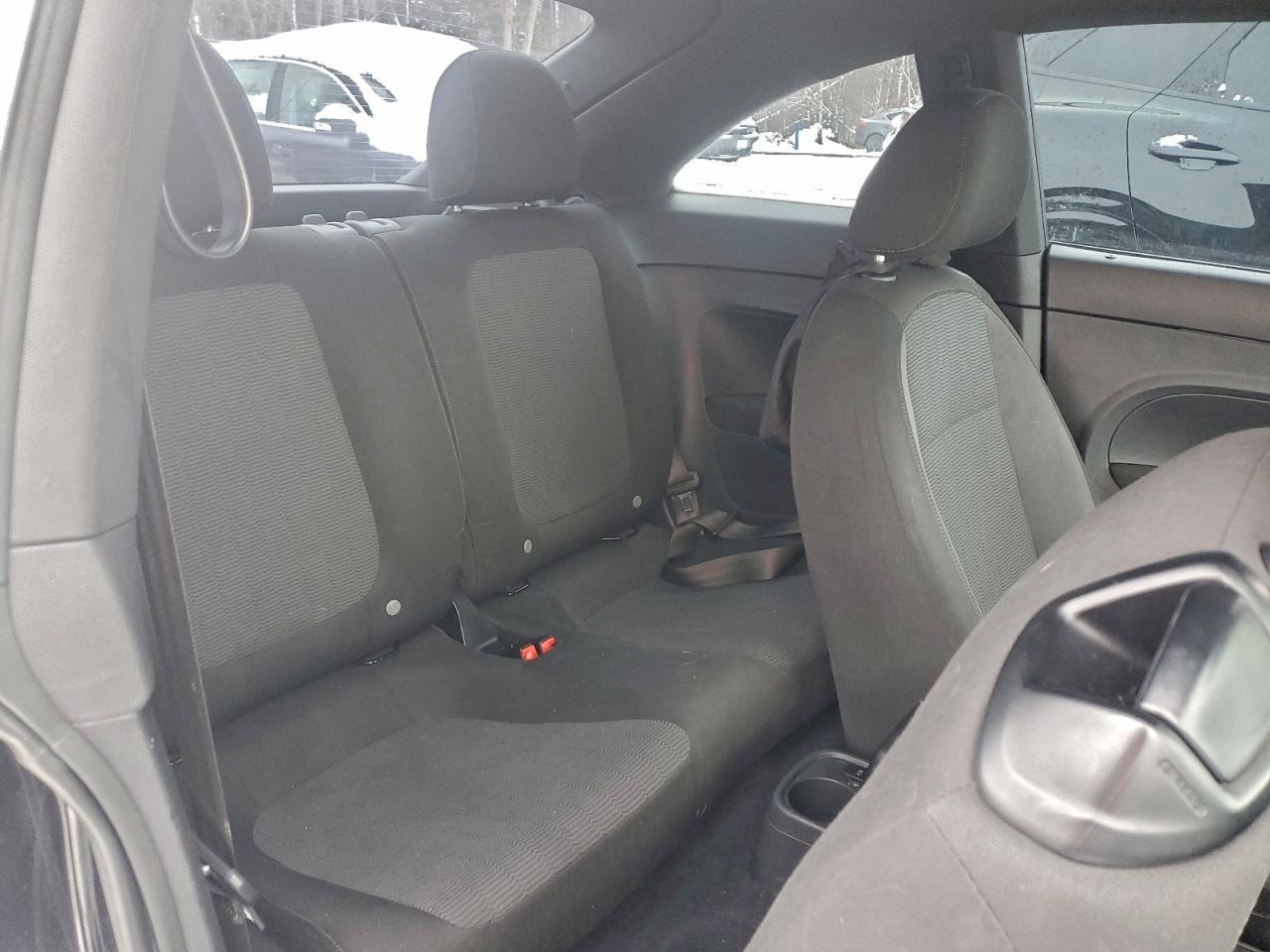 VOLKSWAGEN BEETLE SE