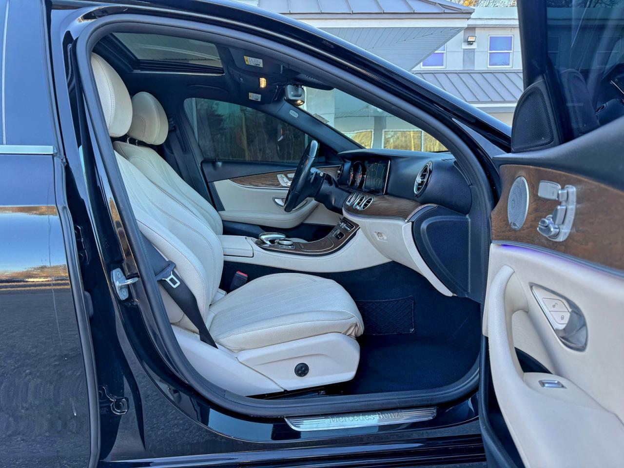 MERCEDES-BENZ E-CLASS 300