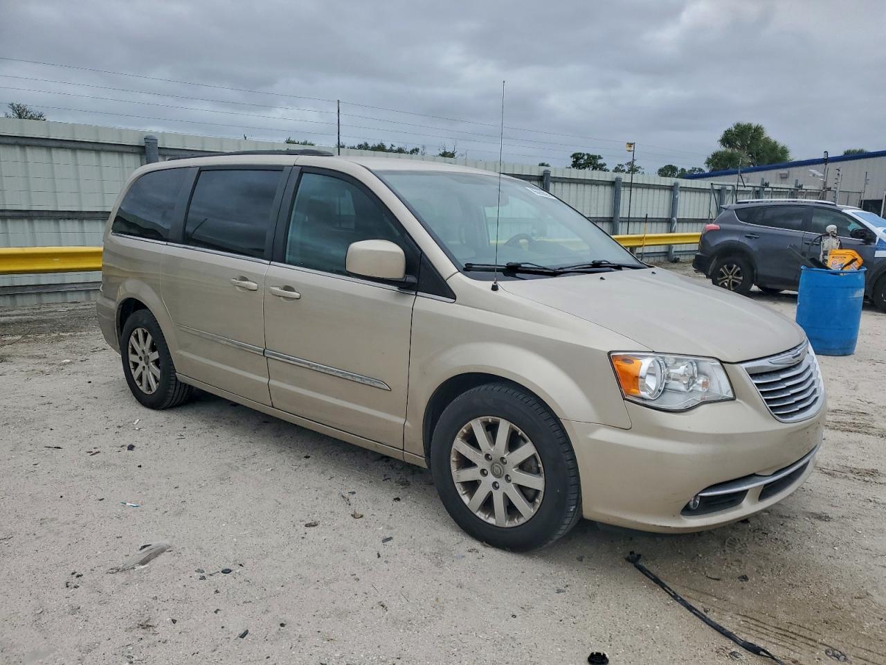 Lot #3317916944 2015 CHRYSLER TOWN & COU