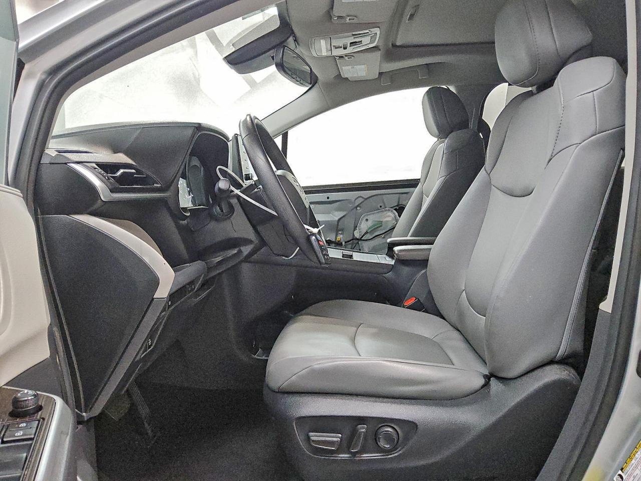 Lot #3317743085 2023 TOYOTA SIENNA XLE