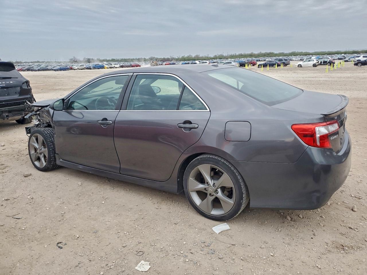 TOYOTA CAMRY SE