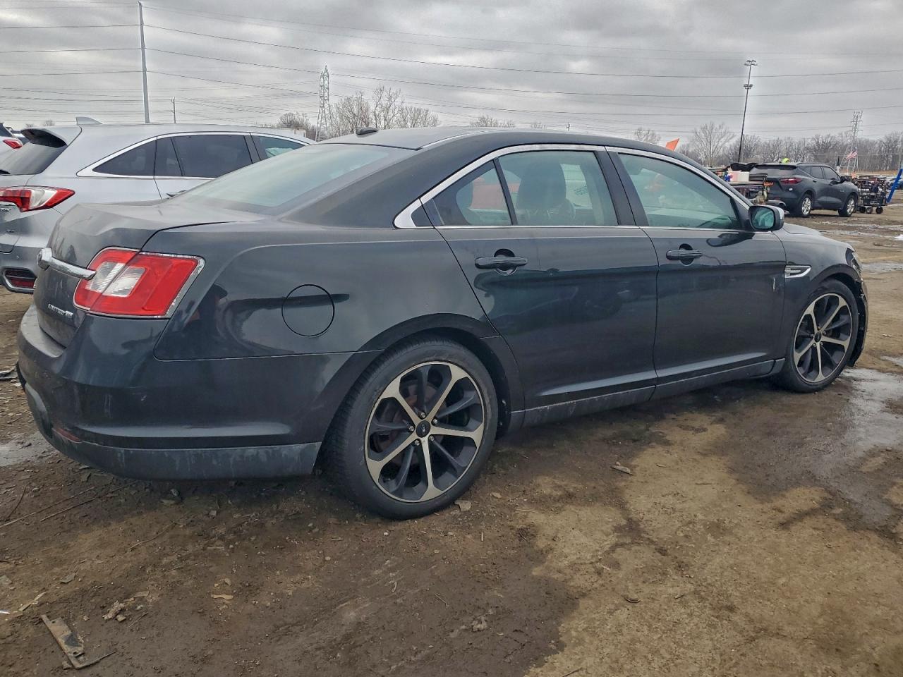 Lot #3318903957 2012 FORD TAURUS LIM