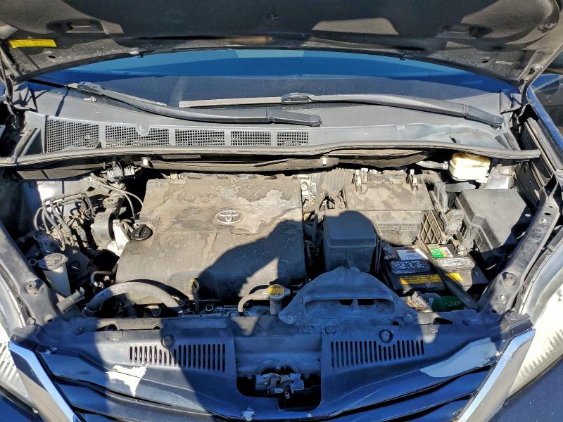 2015 TOYOTA SIENNA LE #3305565067