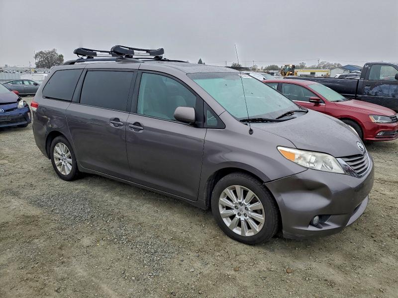2012 TOYOTA SIENNA XLE #3309757843