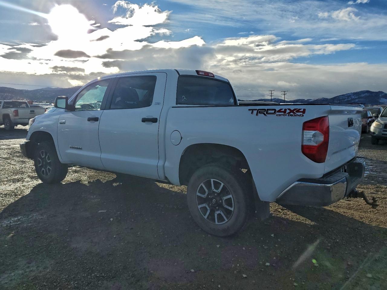 TOYOTA TUNDRA CREWMAX SR5