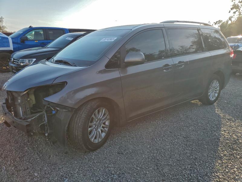 2013 TOYOTA SIENNA XLE #3305466136