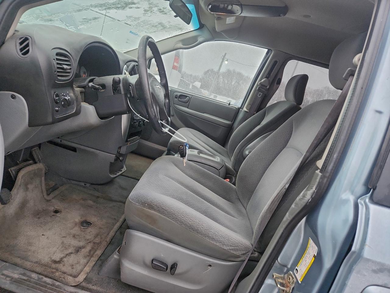 Lot #3302839911 2005 CHRYSLER TOWN & COU