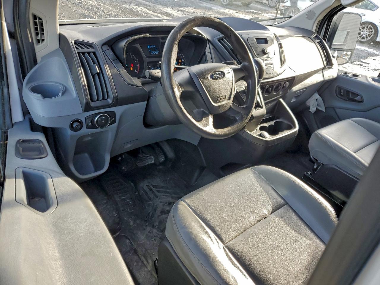 Lot #3308459329 2017 FORD TRANSIT T-