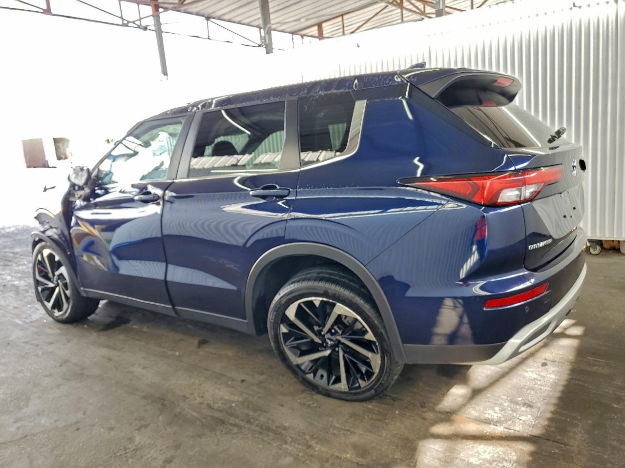 MITSUBISHI OUTLANDER SE