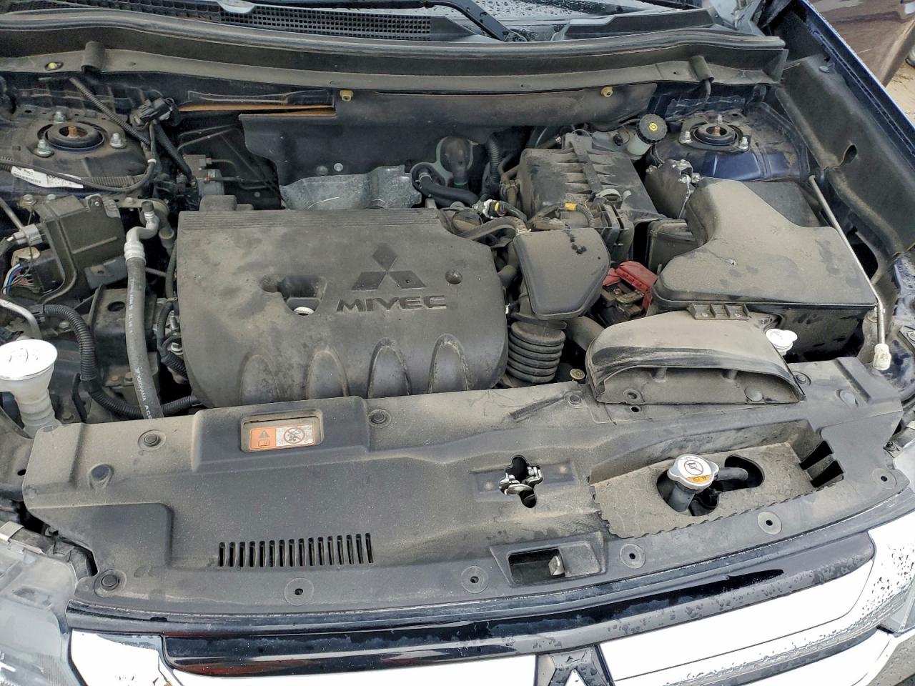 MITSUBISHI OUTLANDER SE