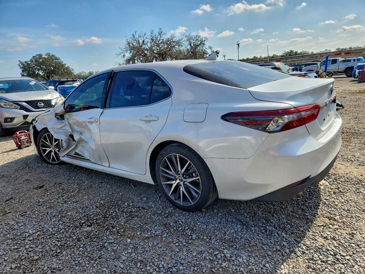 TOYOTA CAMRY XLE