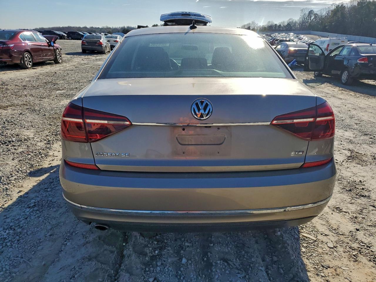 VOLKSWAGEN PASSAT SE
