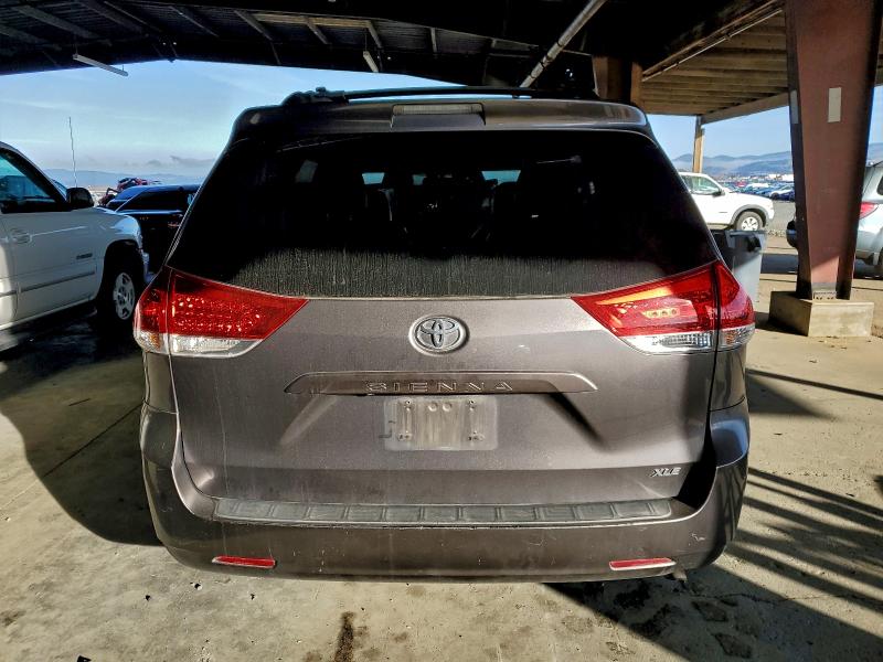 2011 TOYOTA SIENNA XLE #3308484274