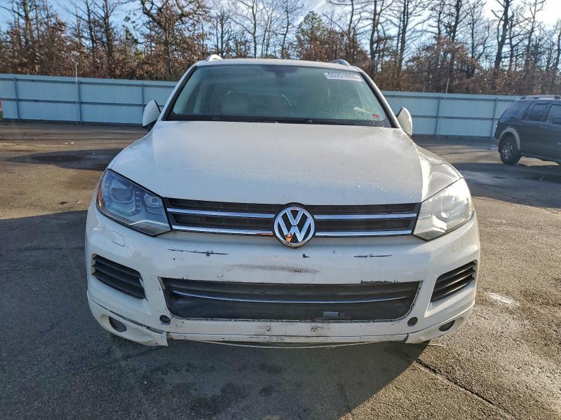 2011 VOLKSWAGEN TOUAREG V6 #3305305325