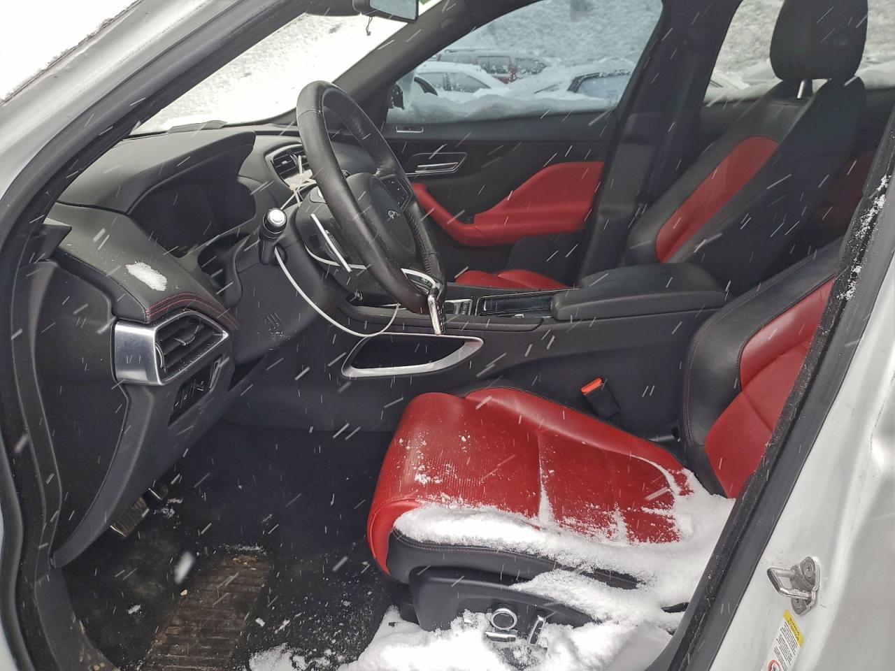 JAGUAR F-PACE R - SPORT