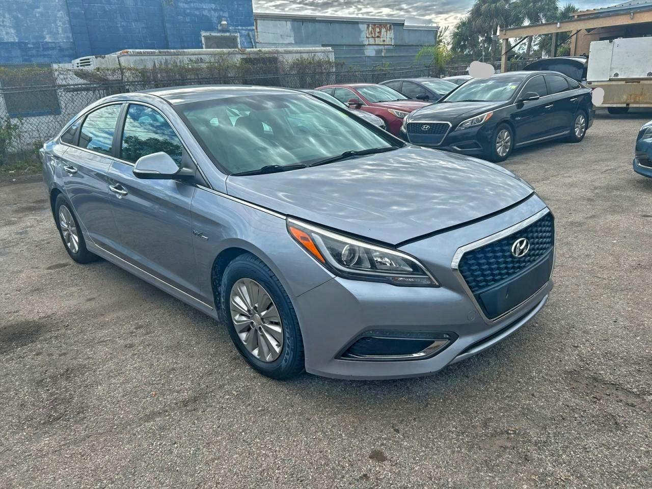 HYUNDAI SONATA HYBRID