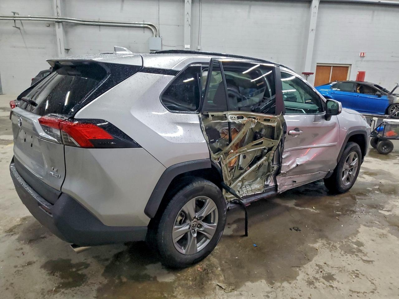 TOYOTA RAV4 LE