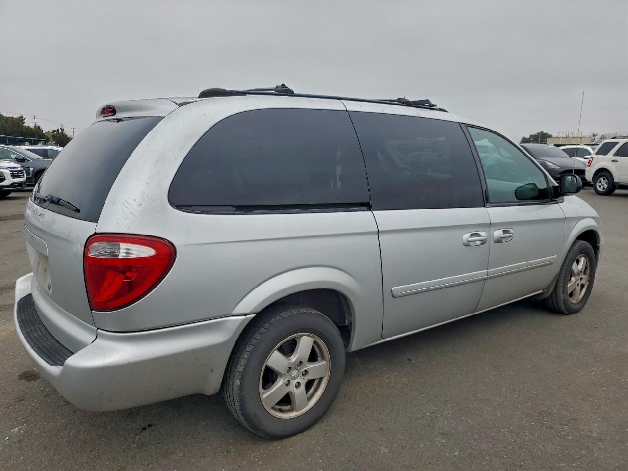 Lot #3309649991 2005 DODGE GRAND CARA