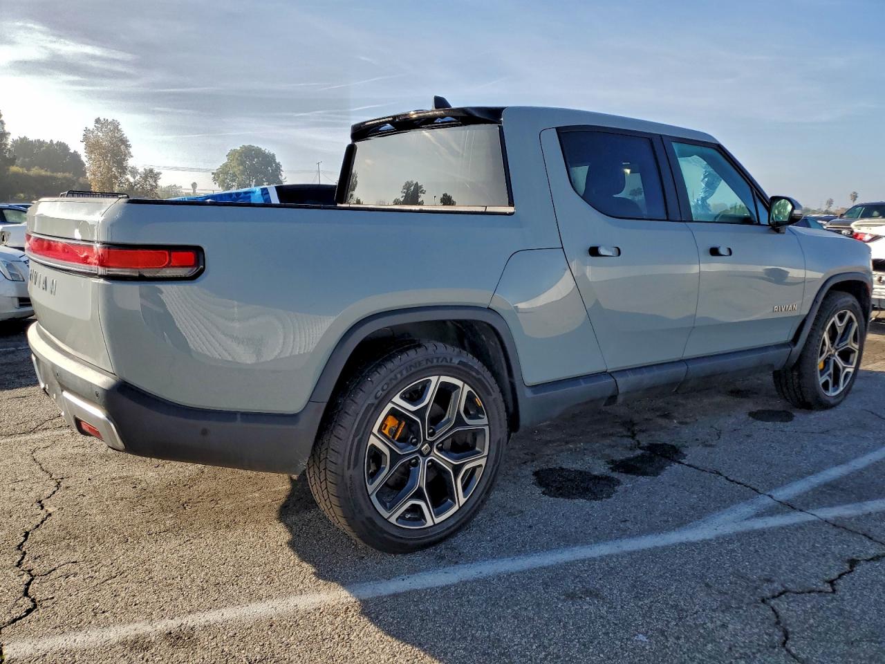 RIVIAN R1T ADVENTURE