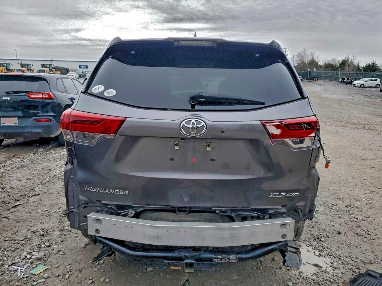 TOYOTA HIGHLANDER SE