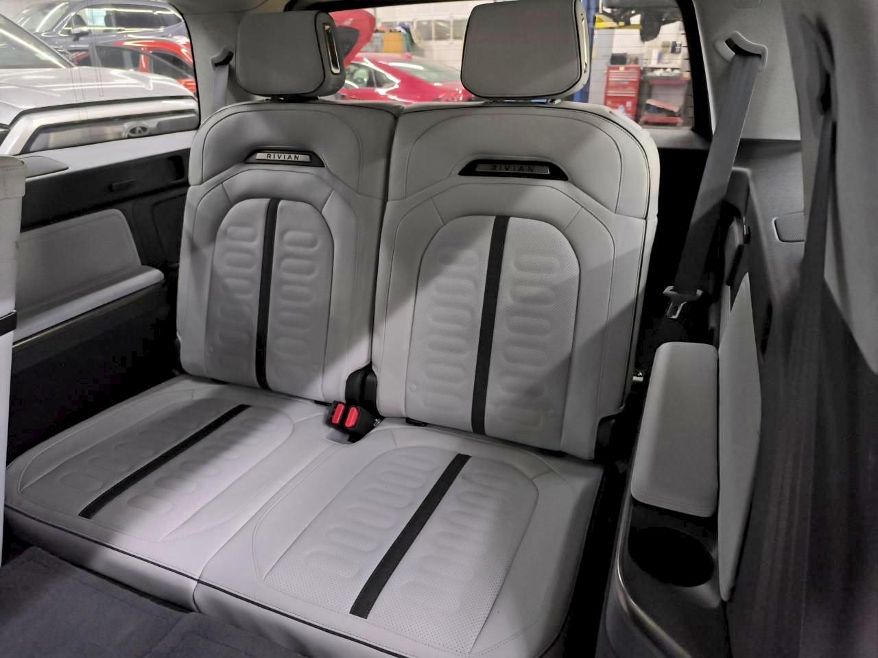 Lot #3318925949 2024 RIVIAN R1S ADVENT