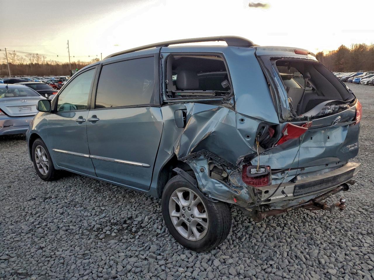 Lot #3316736422 2005 TOYOTA SIENNA XLE